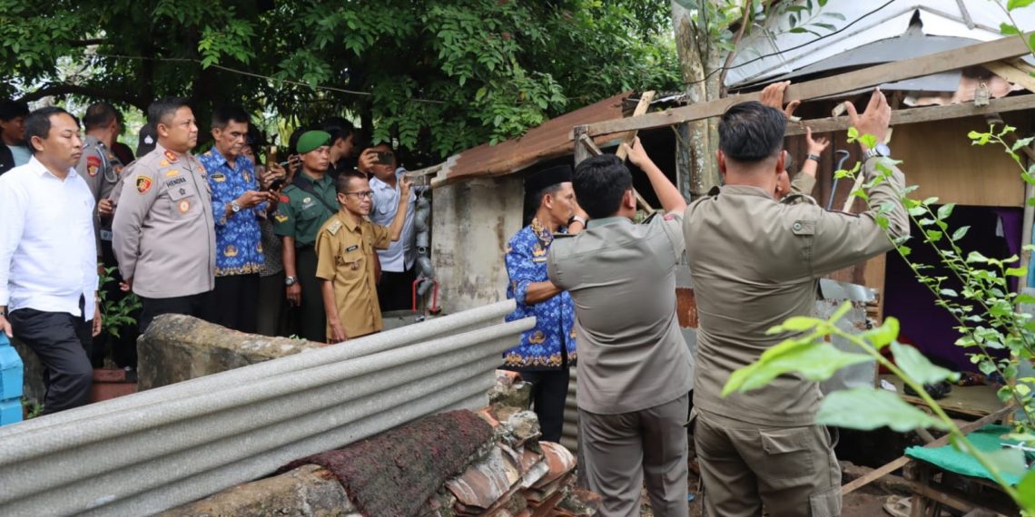 Di Area Makam, Polres Pamekasan Bongkar Tempat Pesta Sabu dan Bekuk Pelakunya