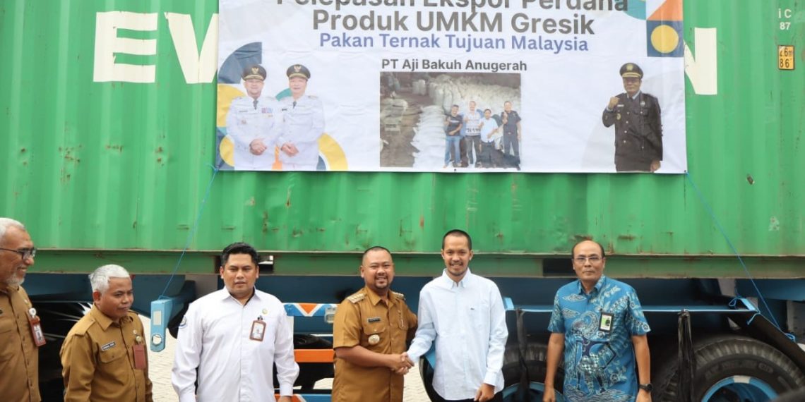 Bupati Gresik Lepas Ekspor Perdana Pakan Ternak, Bukti Nyata UMKM Mampu Tembus Pasar Global