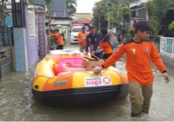 Tanggap Banjir Kali Lamong, Pemuda Muhammadiyah Gresik Terjunkan Relawan, Bantu Logistik, hingga Trauma Healing