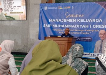 Seminar Penguatan Manajemen Keuangan Keluarga di Spemutu Gresik, Jadikan Anak sebagai Investasi Orang Tua