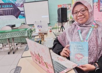Keroyokan Bersama Muridnya, Guru SD Muhammadiyah 1 Driyorejo Ini Luncurkan Buku Karya Perdana