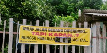 Warga Desa Sambirejo Kediri Keluhkan Jalan Rusak, Pemerintah Dinilai Tak Serius