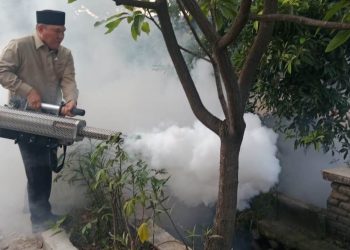 Dua Anak MD Akibat DBD, Bambang Haryo Fogging 586 KK di Perum Jaya Regency Desa Pepe, Sedati
