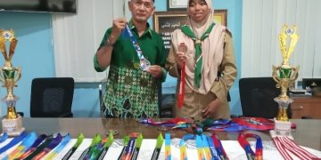 Inas Siswi SMP Muhammadiyah 2 Taman Koleksi 36 Medali dan Piala Renang
