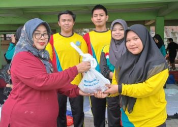 SMA Negeri 2 Sidoarjo Bagikan Daging Kurban, 3 Ekor Sapi dan 7 Ekor Kambing