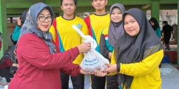 SMA Negeri 2 Sidoarjo Bagikan Daging Kurban, 3 Ekor Sapi dan 7 Ekor Kambing