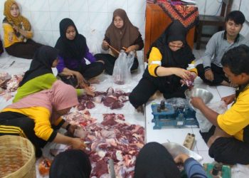 Melalui Ibadah Kurban, SMP PGRI 1 Buduran Ajarkan Siswa Berbagi
