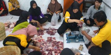 Melalui Ibadah Kurban, SMP PGRI 1 Buduran Ajarkan Siswa Berbagi