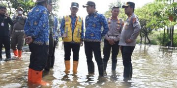 Jalan Raya Porong Terendam, Bupati Subandi Usulkan Peningkatan Jalan