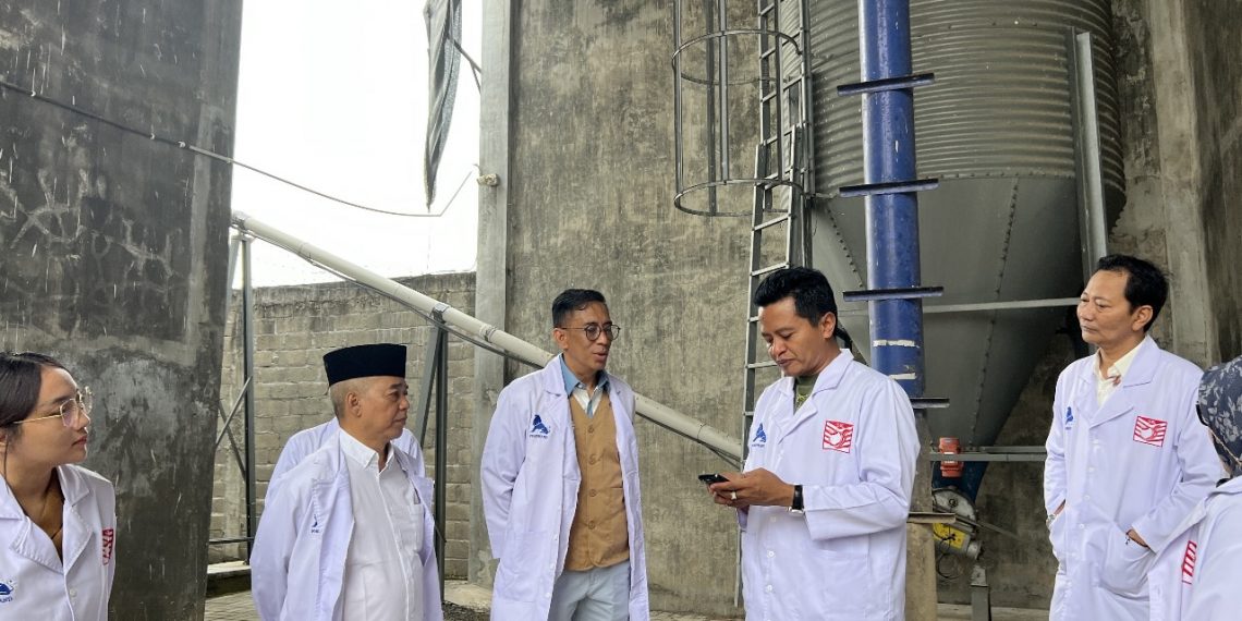 Anggota Fraksi PAN DPR RI, Ajak Anak Muda Garap Ternak Unggas Modern di Peternakan Blitar