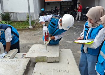 Dinas PU CKPP Banyuwangi Pastikan Kualitas U-Ditch Lewat Pengujian Teknis di Lapangan
