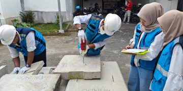 Dinas PU CKPP Banyuwangi Pastikan Kualitas U-Ditch Lewat Pengujian Teknis di Lapangan