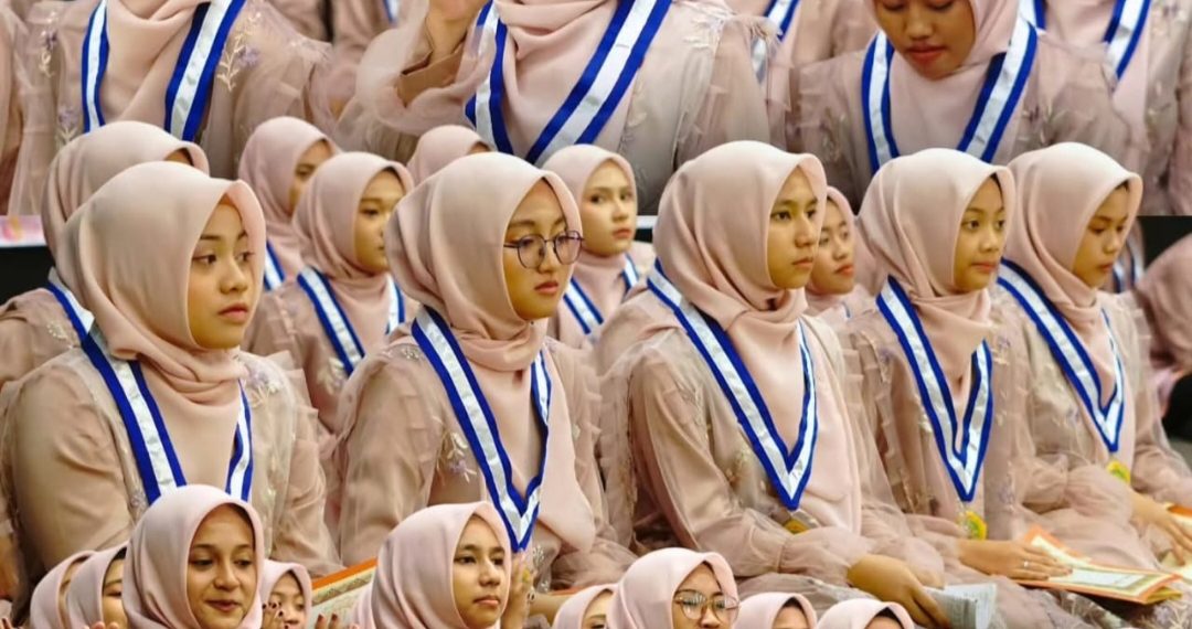 Mengharu Biru, Santri SMP Islam Plus Al Azhar Mojokerto Pamit di Hadiah Akhirussanah