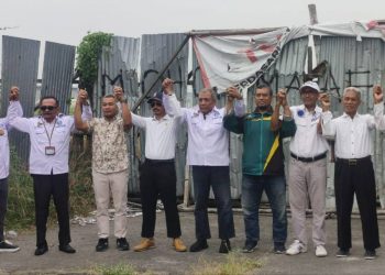 Tim Hukum Miftahur Roiyan Bacakan Risalah Bantahan Eksekusi Tanah di Tambak Oso