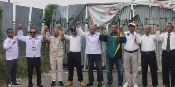 Tim Hukum Miftahur Roiyan Bacakan Risalah Bantahan Eksekusi Tanah di Tambak Oso