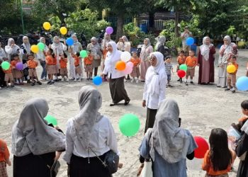 Ditandai Pelepasan Balon, Siswa KB-TK Muslimat NU 179 Pelangi Kedanyang Ikuti Akhirussanah
