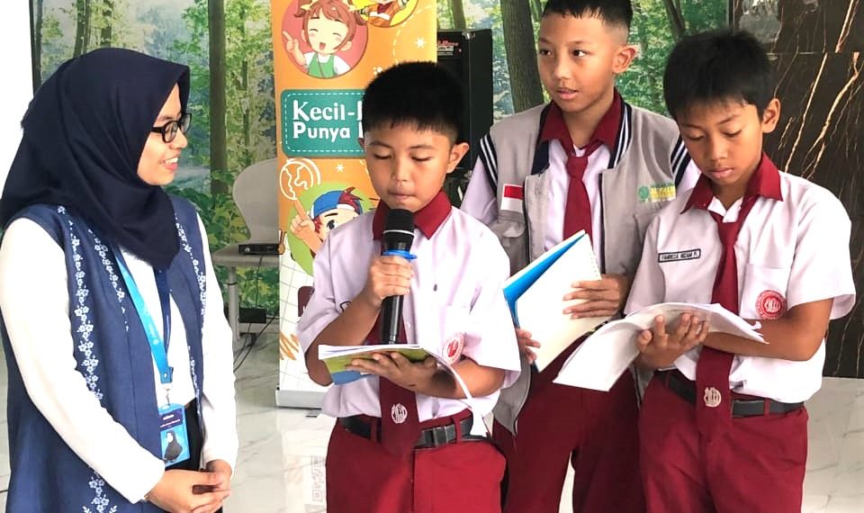 Siswa SD Al Falah Darussalam 2 Sidoarjo Diajari Menulis Kreatif dan Inovatif