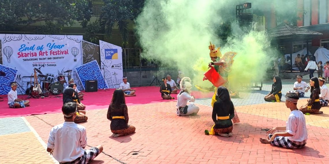 SMK Krian 1 Sidoarjo Manjakan Orang Tua Siswa dengan Gelar Bazar dan Pensi