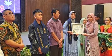 Siswa Bangga, Raport Pendidikan SMP PGRI 1 Buduran  Dapat Nilai 100