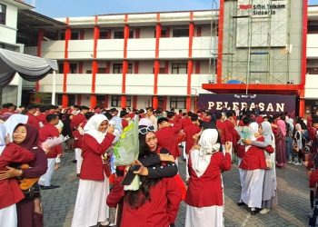 Siswa SMK Telkom Sidoarjo Dilepas dengan Kesederhanaan dan Penuh Kesan