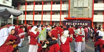 Siswa SMK Telkom Sidoarjo Dilepas dengan Kesederhanaan dan Penuh Kesan