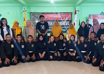 Disahkan Jadi Warga Baru PSHT, Para Siswa Sungkem Dulu kepada Orang Tua Masing-masing