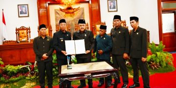 Rapat Paripurna Dewan, Bupati dan DPRD Tulungagung Bahas Pajak dan Retribusi Daerah
