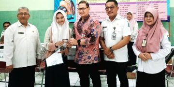 Kepala Dindik Jatim Beri Apresiasi Siswa SMPN 3 Sidoarjo yang Diterima di SMAN 1 Sidoarjo