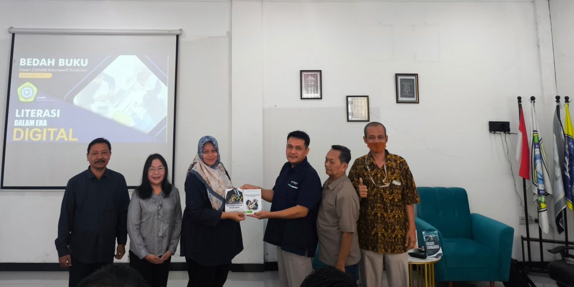 Tingkatkan Bobot Akademik, Empat Dosen STIAMAK Bedah Buku Bersamaan