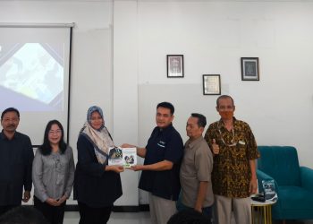 Tingkatkan Bobot Akademik, Empat Dosen STIAMAK Bedah Buku Bersamaan