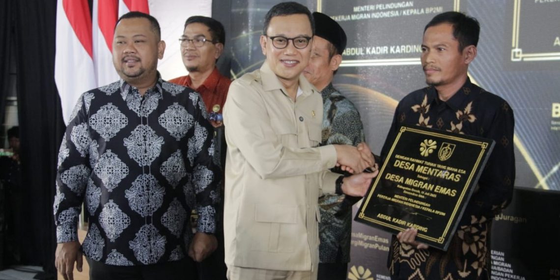 Menteri PPMI Luncurkan Desa Migran EMAS di Kabupaten Gresik