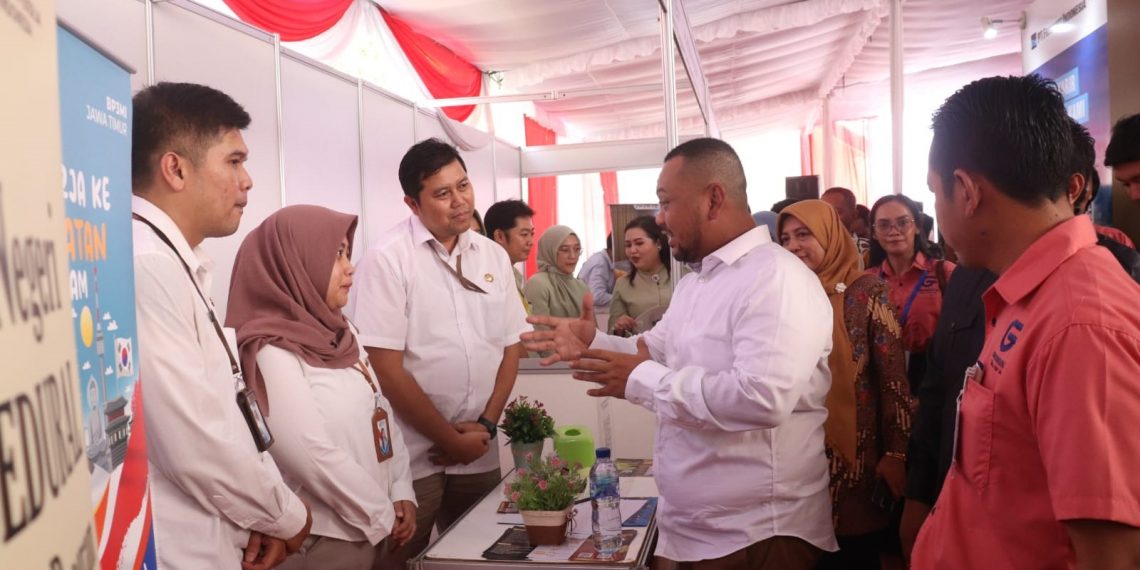 Pastikan Pemerataan Kesempatan Kerja, Bupati Yani Buka Gresik Job Fair 2025 di Gresik Selatan