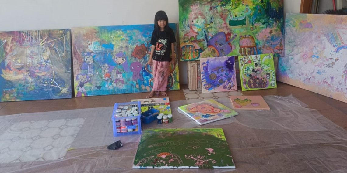 Dunia Anak, Dunia Bermain (Bulan Berpelukan dengan Kucing)