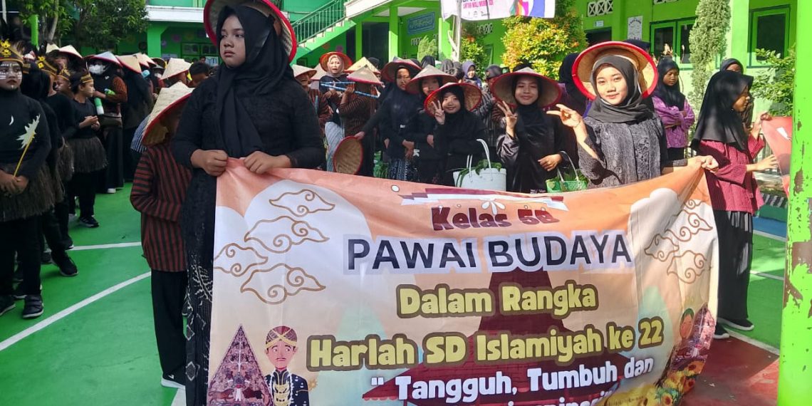 Bupati Magetan Berangkatkan Pawai Budaya SD Islamiyah Magetan