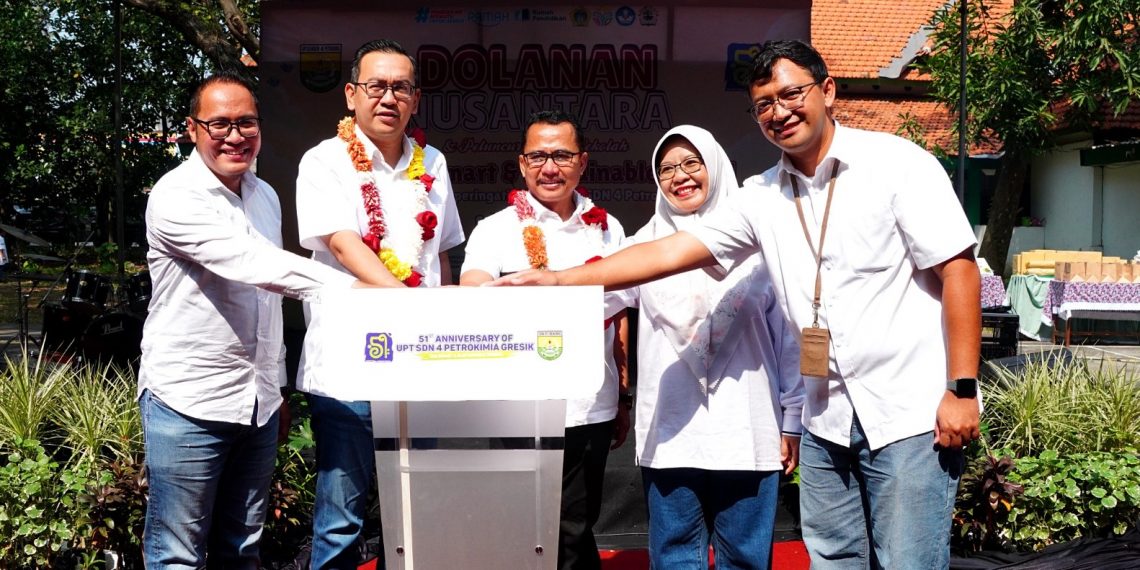 Momen HUT ke-51, SDN 04 Petrokimia Launching Smart & Sustainable School: Dolanan Nusantara