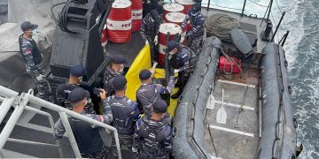 Hari Ke-4 Operasi SAR, KRI Pulau Fanildo dan KRI Tongkol Temukan Jasad Korban KMP Tunu Jaya Pratama