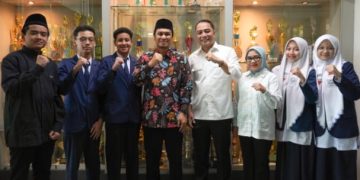 Jadi Tuan Rumah MOOT Wali Murid Baru, SMP Al Hikmah Surabaya Buktikan Model Pendidikan Progresif dan Ramah Anak