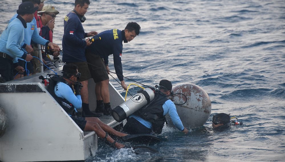 Kerahkan Tim Penyelam ke Titik Dugaan Tenggelamnya KMP Tunu Pratama Jaya