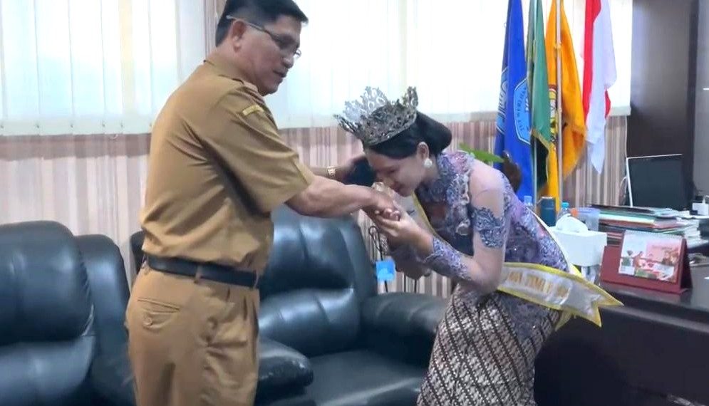 SMP Negeri 2 Sidoarjo Beri Apresiasi Siswanya Raih Juara Putri Kebaya Indonesia 2025