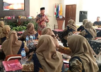 Siswanya Libur, Guru SMP Negeri 1 Jabon Digembleng tentang PKB Selama 4 Hari