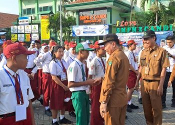 Kepala Dikbud Sidoarjo Buka MPLS Ramah dan Deklarasi Anti Bullying di SMP Negeri 2 Candi