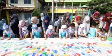 MPLS Ramah KB TK Al Mulsim Dengan Cap 5 Jari Dukungan Kolaborasi Sekolah dan Orang Tua Siswa