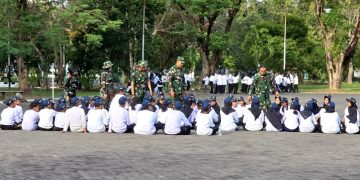 SMP Negeri 1 Sedati Kuatkan Karakter Siswa Barunya di Pangkalan TNI AL Juanda