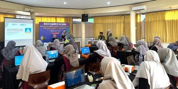 Gandeng UPN Veteran Ustadzah KB-TK Al Muslim Sidoarjo Dilatih Belajar Coding