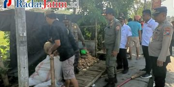 Ciptakan Kenyamanan Ruang Publik, Pemcam Tertiban PKL di Trotoar Alun-alun Blega