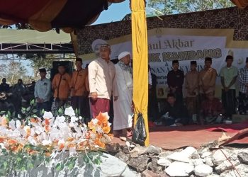 Ribuan Warga Padati Haul Akbar Bujhuk Kambang di Bangkalan, Santunan Yatim Jadi Momen Penuh Haru