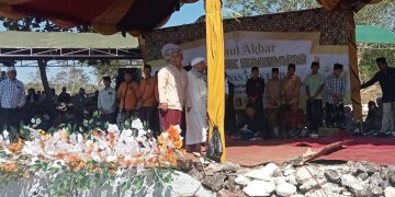 Ribuan Warga Padati Haul Akbar Bujhuk Kambang di Bangkalan, Santunan Yatim Jadi Momen Penuh Haru