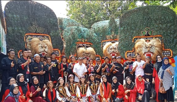 HUT ke-44, Pawargo Gresik Gelar Perform Reog Ponorogo di Perum GKGA Kedanyang