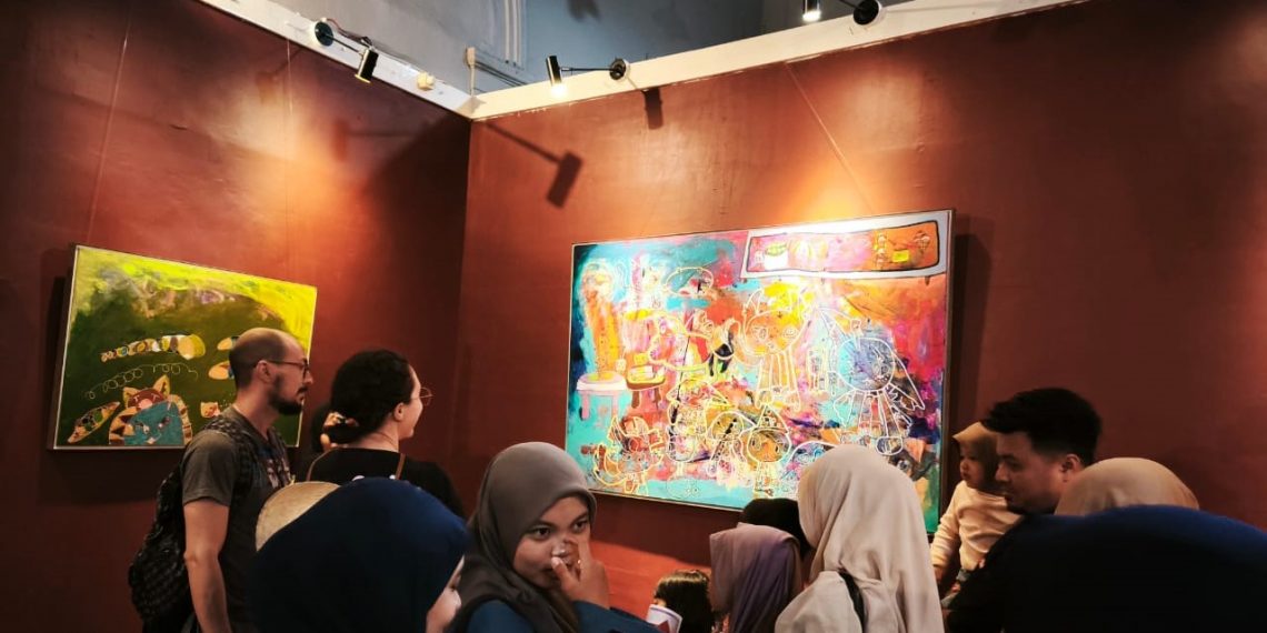 Pembukaan Pameran Azzahra Dipadati Pengunjung, Kolektor Jakarta Beli Satu Lukisan dengan Harga Rp 10 Juta