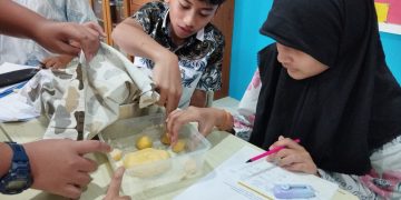 Sambil Bikin Donat, Belajar Mikroorganisme